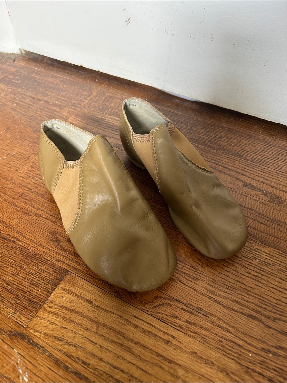 Girls Jazz Shoes Tan Lightly Used